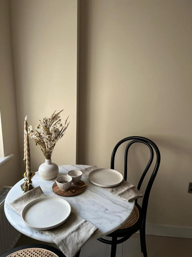 Elegant Apartment On Historic Cobbled High St Shrewsbury Town Centre Exterior photo